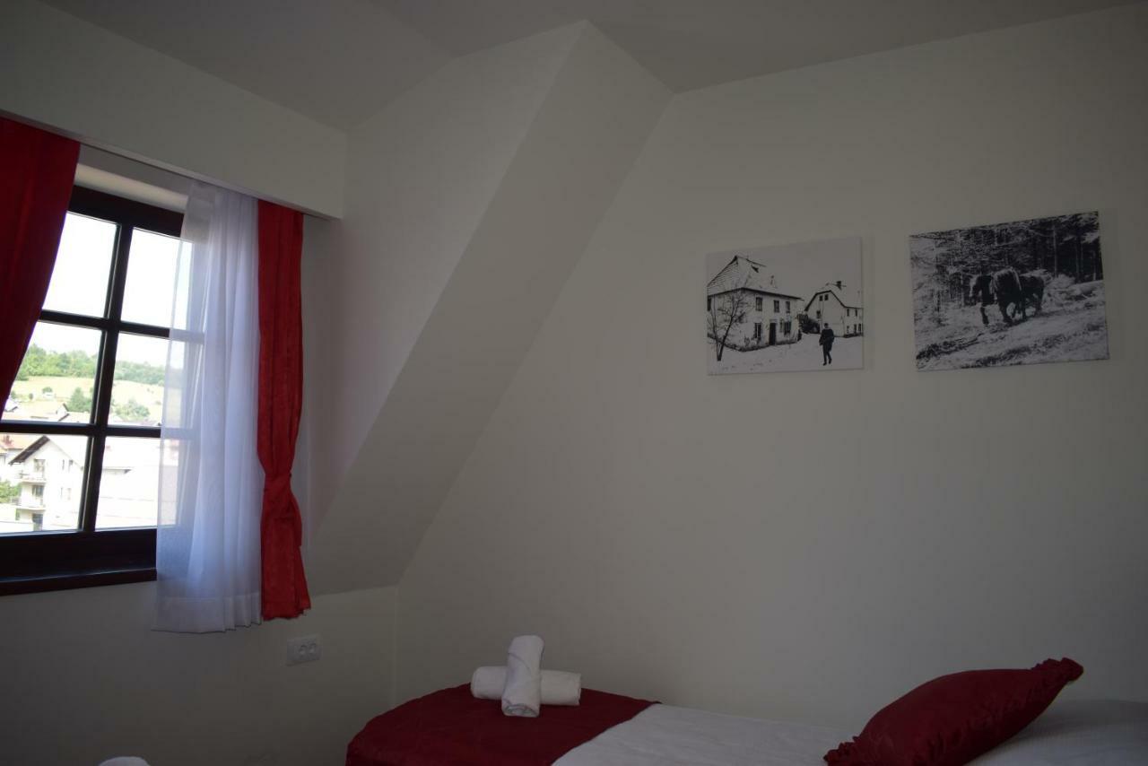 Hotel Zlatni Bor Sokolac  Ngoại thất bức ảnh