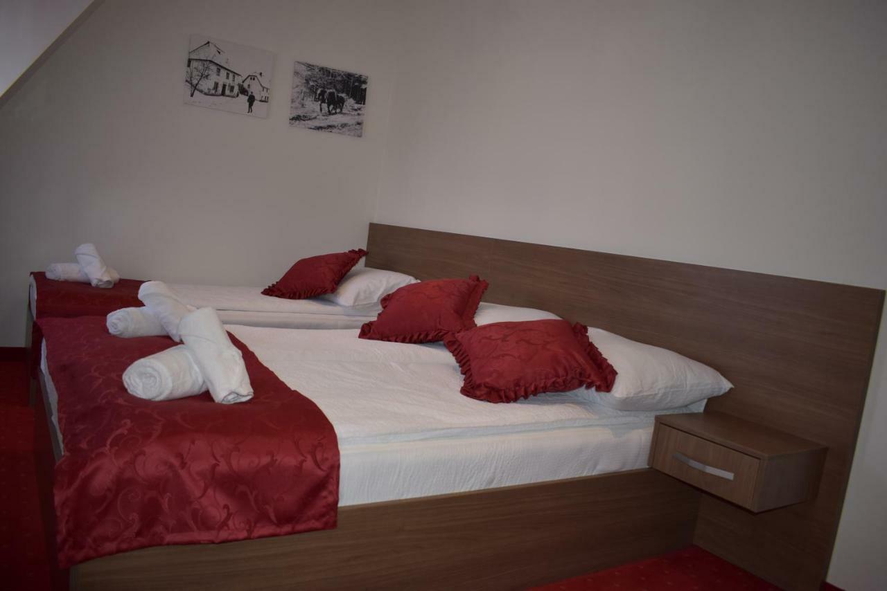 Hotel Zlatni Bor Sokolac  Ngoại thất bức ảnh