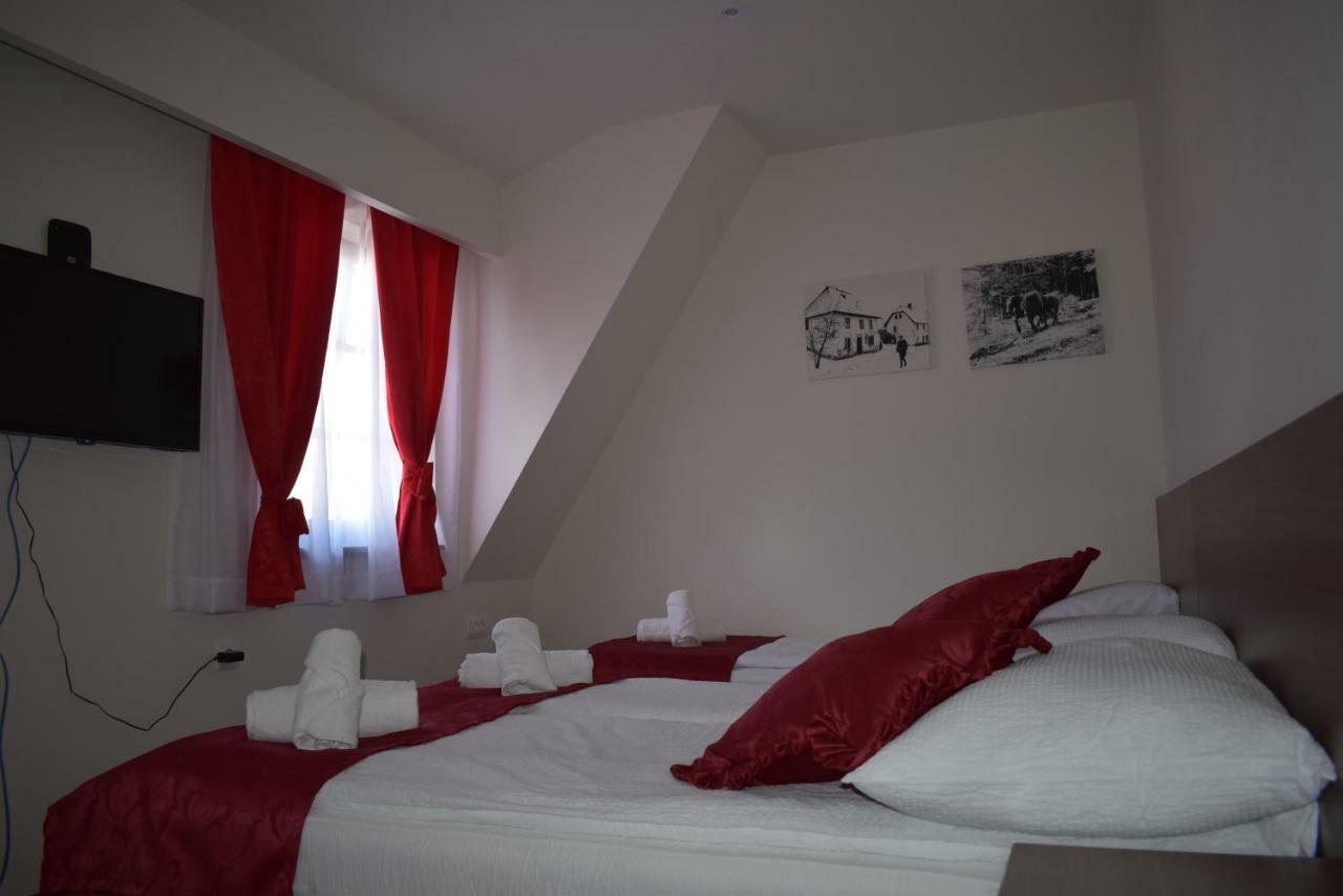 Hotel Zlatni Bor Sokolac  Ngoại thất bức ảnh